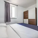 Apartment Beach Baska דירה *