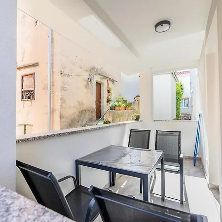 Apartment Beach Baska * 巴斯卡