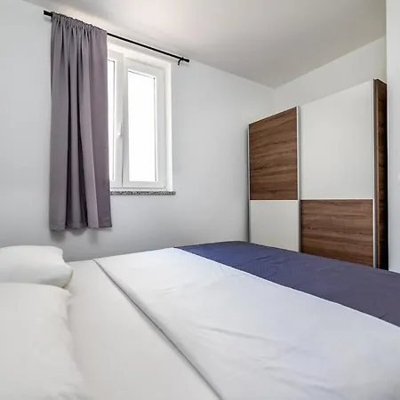 Apartment Beach Baska 公寓 *